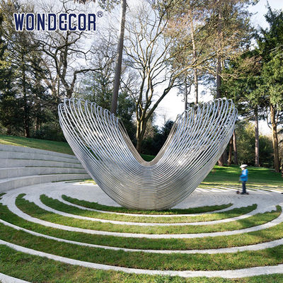 Public Stainless Steel Outdoor Sculpture Large Scale Geometric Line Splicing Curved